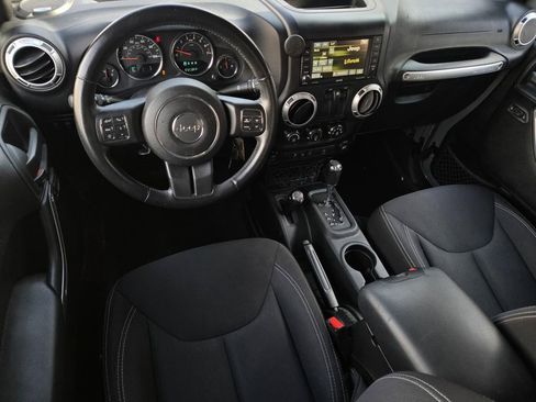 Used 2015 Jeep Wrangler Rubicon w/ Power Convenience Group image 17