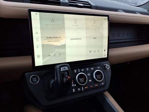 New 2026 Land Rover Defender 130 X-Dynamic SE AWD/4WD image 19