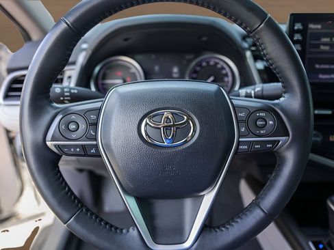 Used 2022 Toyota Camry XLE w/ Cold Weather Package FWD image 12