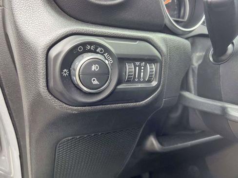 Certified 2020 Jeep Gladiator Overland image 25