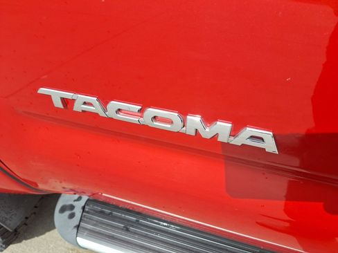 Used 2011 Toyota Tacoma w/ TRD Off-Road Pkg w/JBL Audio image 16