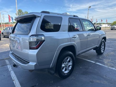 Used 2019 Toyota 4Runner SR5 AWD/4WD image 5