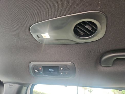 New 2026 Chrysler Pacifica Select image 32