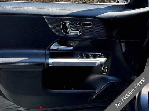 Used 2021 Mercedes-Benz GLB 250 4MATIC w/ Premium Package image 21
