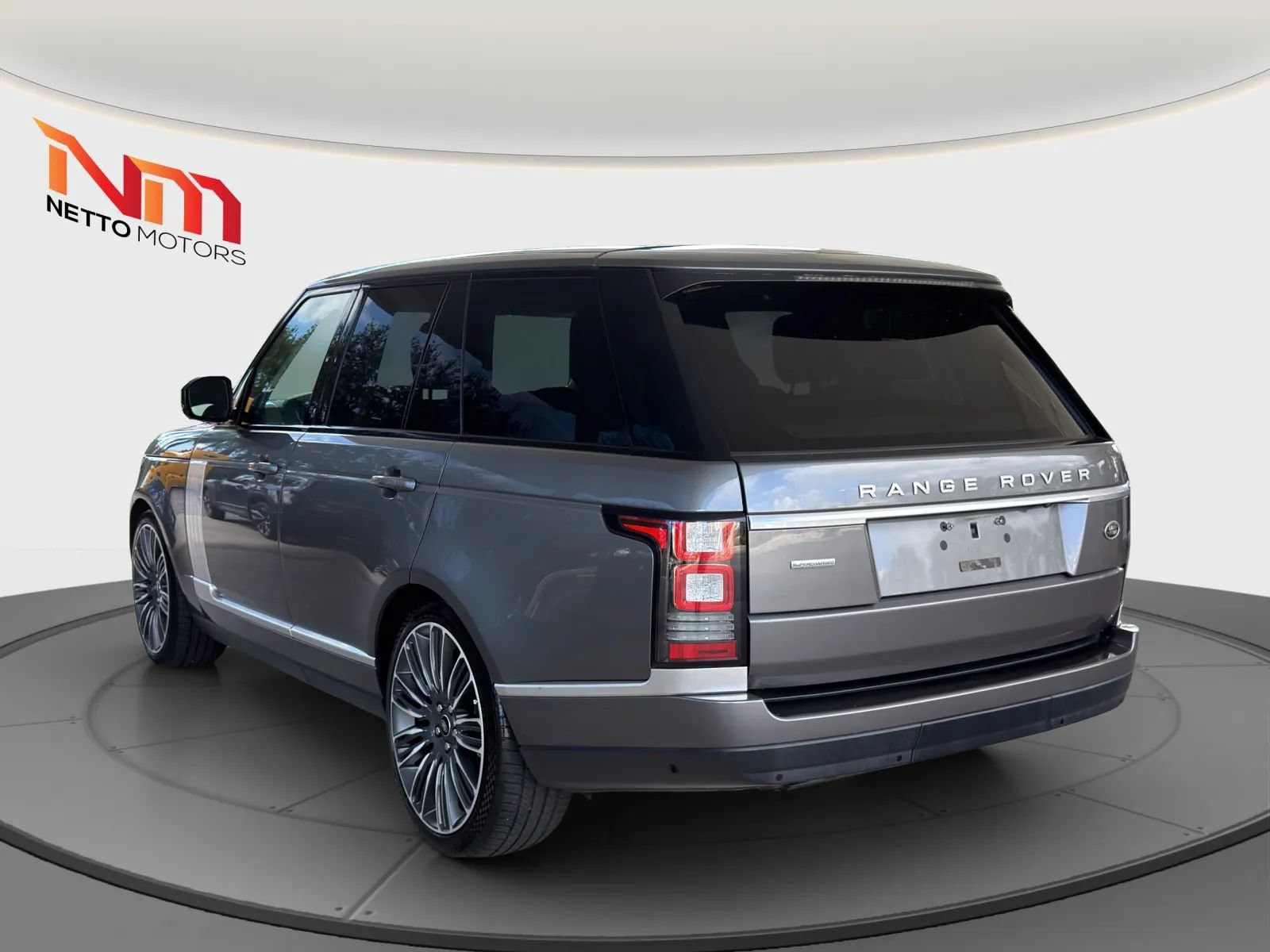 Used 2015 Land Rover Range Rover Supercharged AWD/4WD image 3