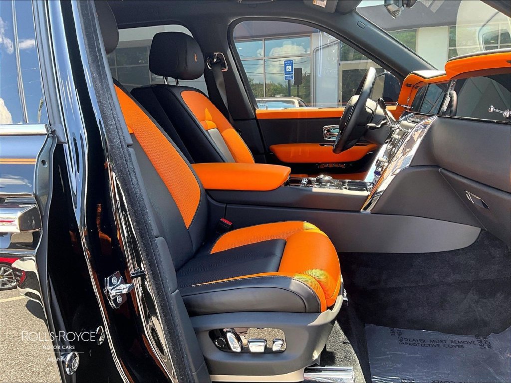 Certified 2025 Rolls-Royce Cullinan AWD/4WD image 9