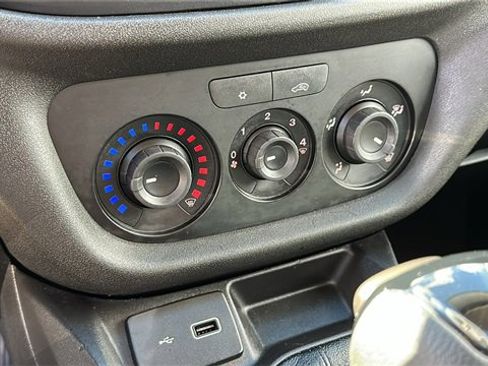 Used 2022 RAM ProMaster City Tradesman w/ Window Group 04 image 16