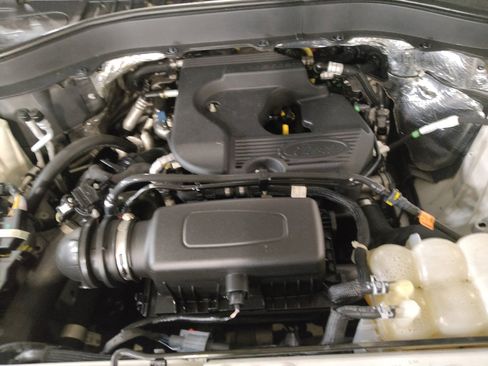 Used 2020 Ford Explorer XLT w/ Equipment Group 202A RWD image 30