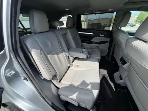 Used 2017 Toyota Highlander XLE image 39