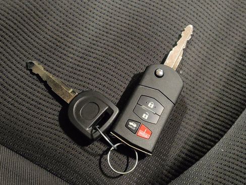 Used 2013 MAZDA MX-5 Miata Club image 32