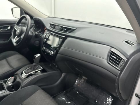Used 2018 Nissan Rogue SV FWD image 24