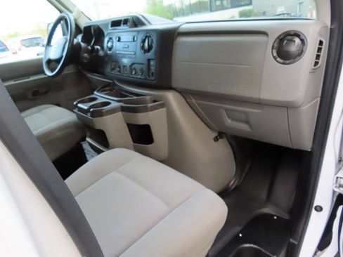 Used 2014 Ford E-250 and Econoline 250 w/ Power Group image 21