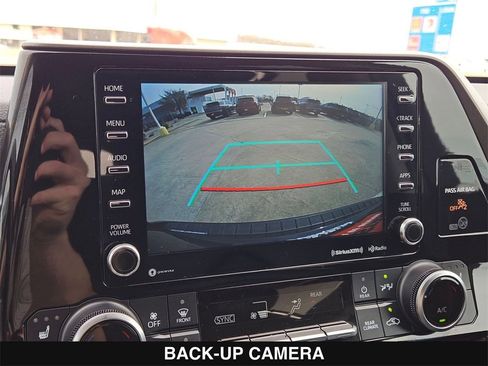 Used 2022 Toyota Highlander XLE image 34