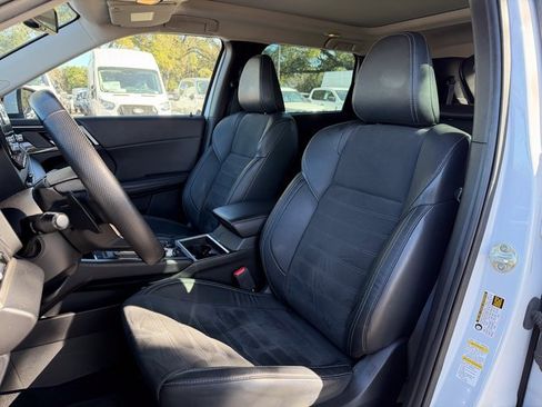 Used 2023 Mitsubishi Outlander SE image 7