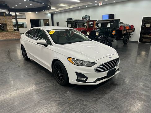 Used 2020 Ford Fusion SE w/ Equipment Group 151A image 3