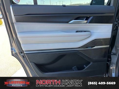 New 2026 Jeep Grand Wagoneer Summit w/ Rear Seat Video Group I AWD/4WD image 18