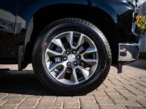 Used 2022 Chevrolet Silverado 1500 LT image 13