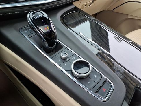 Used 2023 Cadillac Escalade Premium Luxury AWD/4WD image 20