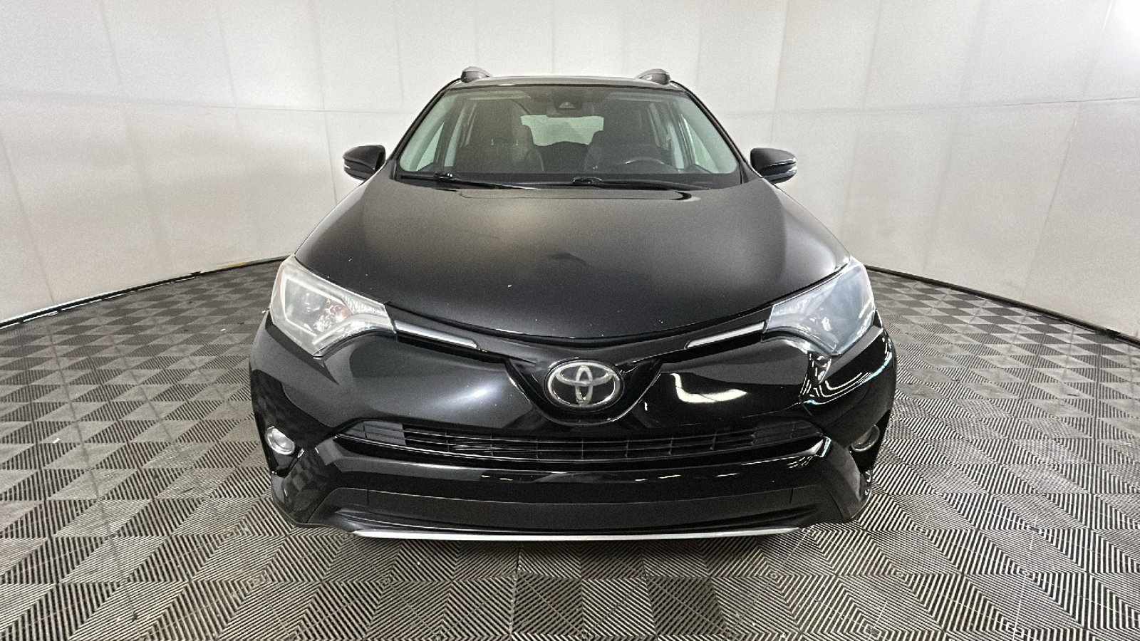 Used 2017 Toyota RAV4 XLE w/ All Weather Liner Package AWD/4WD image 9