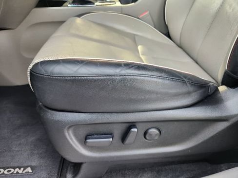 Used 2020 Kia Sedona EX FWD image 23