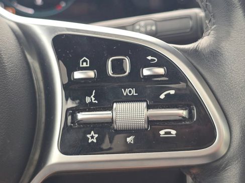 Used 2023 Mercedes-Benz GLB 250 4MATIC image 34
