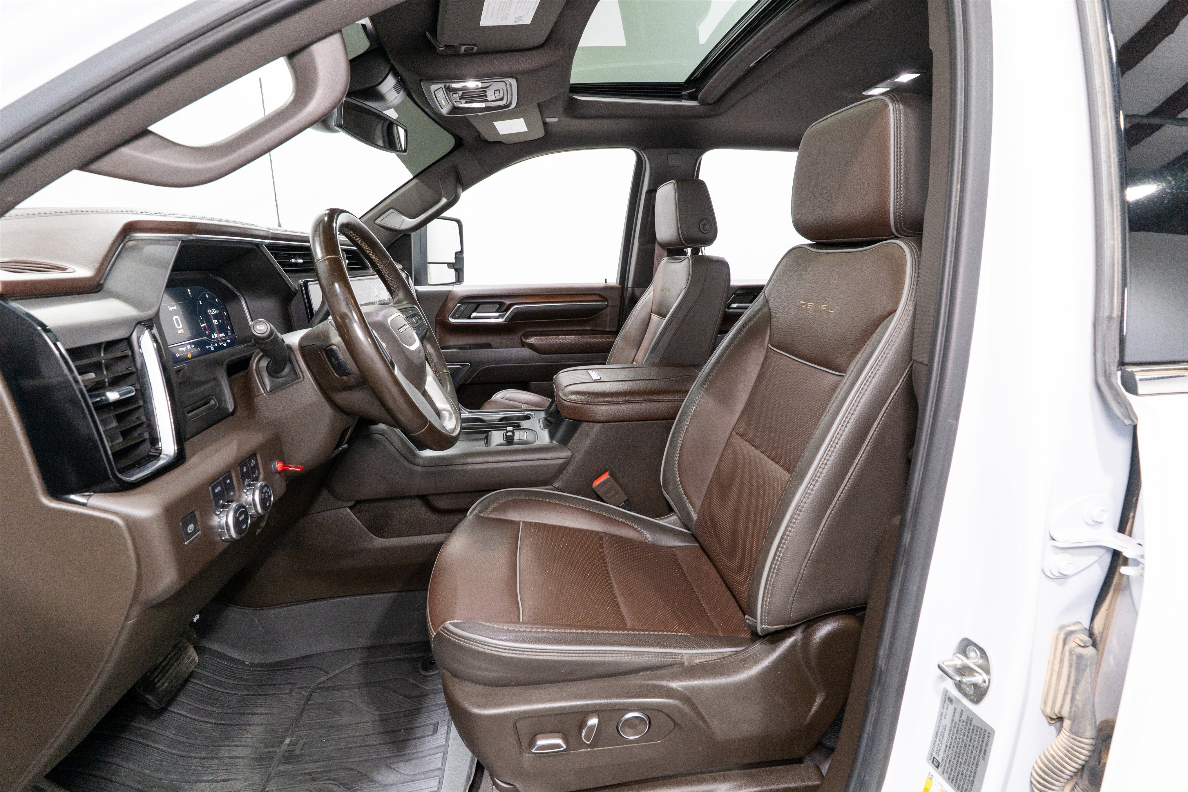 Used 2024 GMC Sierra 3500 Denali AWD/4WD image 19