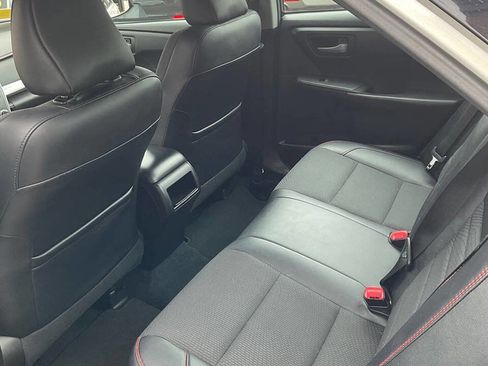 Used 2016 Toyota Camry SE w/ Moonroof Package image 4