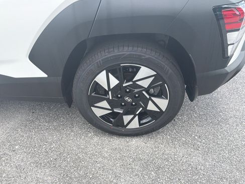 Certified 2025 Hyundai Kona SEL FWD image 20