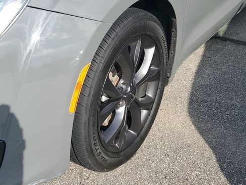 Certified 2020 Chrysler Pacifica Touring-L w/ S Appearance Package FWD image 6