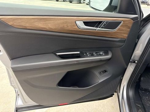 Used 2025 Volkswagen Atlas SE image 10