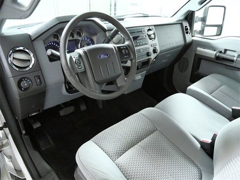 Used 2015 Ford F350 XLT image 4