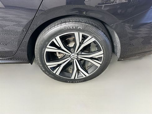 Used 2020 Volkswagen Passat 2.0T SEL image 11