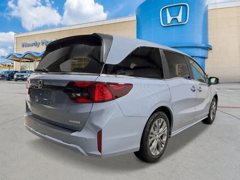 New 2026 Honda Odyssey Touring image 5