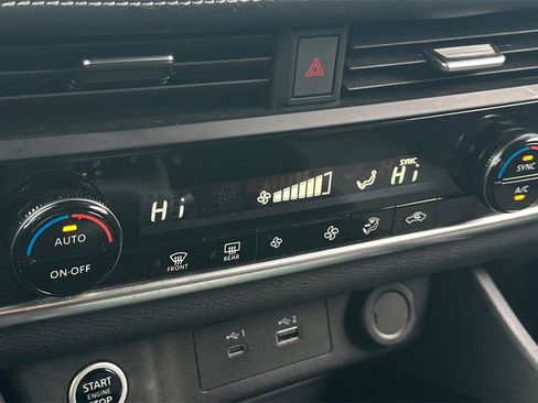 Used 2023 Nissan Rogue SV image 24