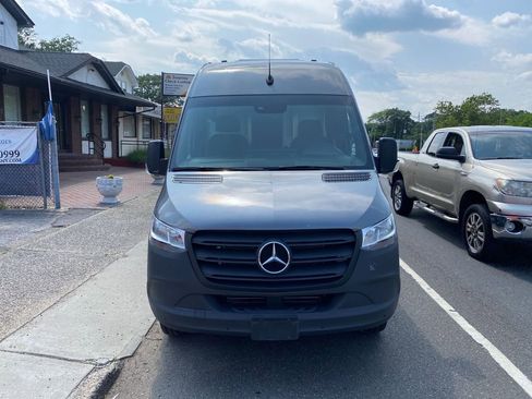 Used 2022 Mercedes-Benz Sprinter 4500 w/ Parking Package image 8