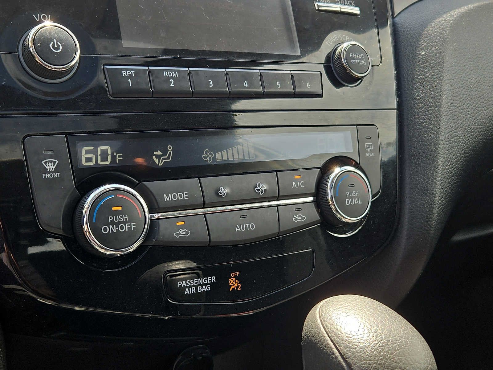 Used 2016 Nissan Rogue SV w/ SV Moonroof Package AWD/4WD image 16