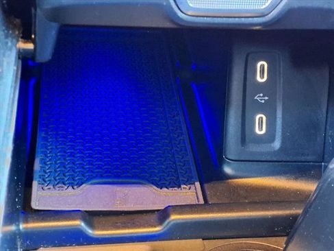 Used 2025 Mercedes-Benz GLC 300 image 8