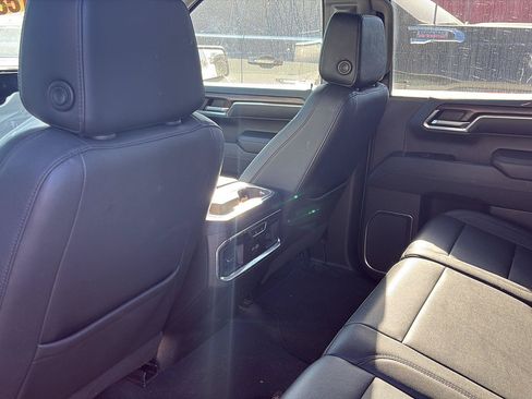 Used 2023 GMC Sierra 1500 SLT w/ SLT Convenience Package AWD/4WD image 16