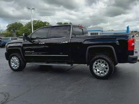 Used 2019 GMC Sierra 2500 Denali w/ Duramax Plus Package AWD/4WD image 6