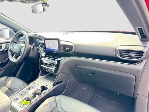 Used 2022 Ford Explorer ST image 32
