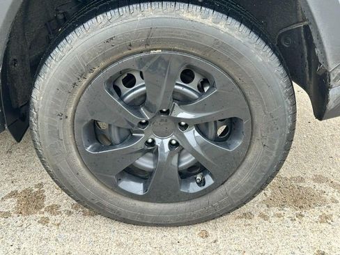 Used 2022 Toyota RAV4 LE AWD/4WD image 7