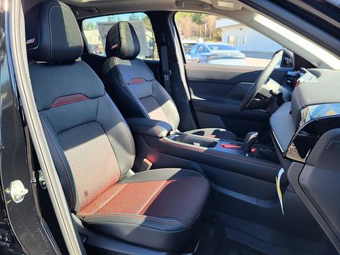 New 2026 Nissan Kicks SR image 18