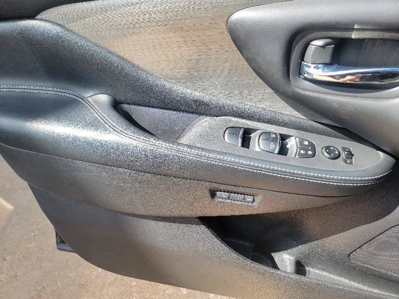 Used 2017 Nissan Murano SV AWD/4WD image 14