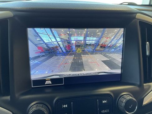 Used 2022 GMC Terrain SLE w/ Driver Convenience Package image 17