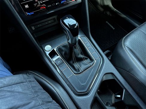 Used 2022 Volkswagen Tiguan SE image 19