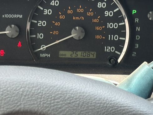 Used 2006 Toyota Sequoia SR5 RWD image 30