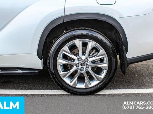 Used 2023 Toyota Highlander Limited image 16