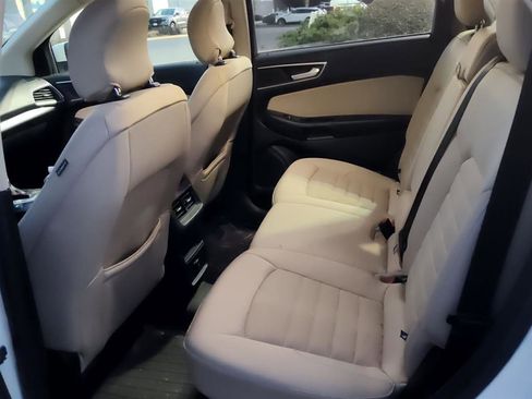 Used 2017 Ford Edge SEL image 8