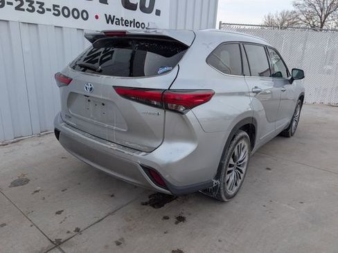 Used 2021 Toyota Highlander Platinum image 16