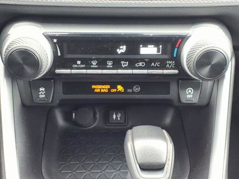 Used 2019 Toyota RAV4 LE w/ Carpet Mat Package image 20